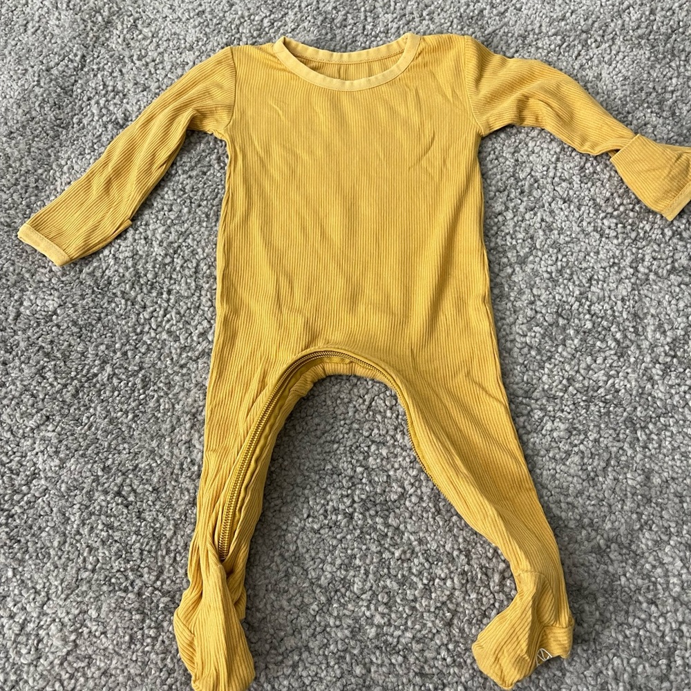 Lemon & Loom Crescent zipper ribbed sleeper with a fold over hands